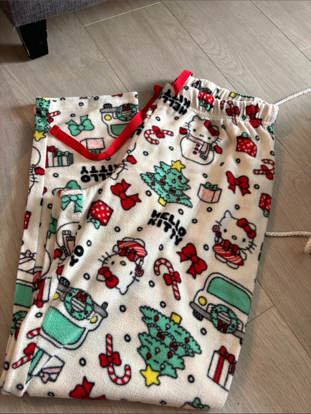 Hello Kitty Holiday Kids Pajama Set - White with Red & Green Print